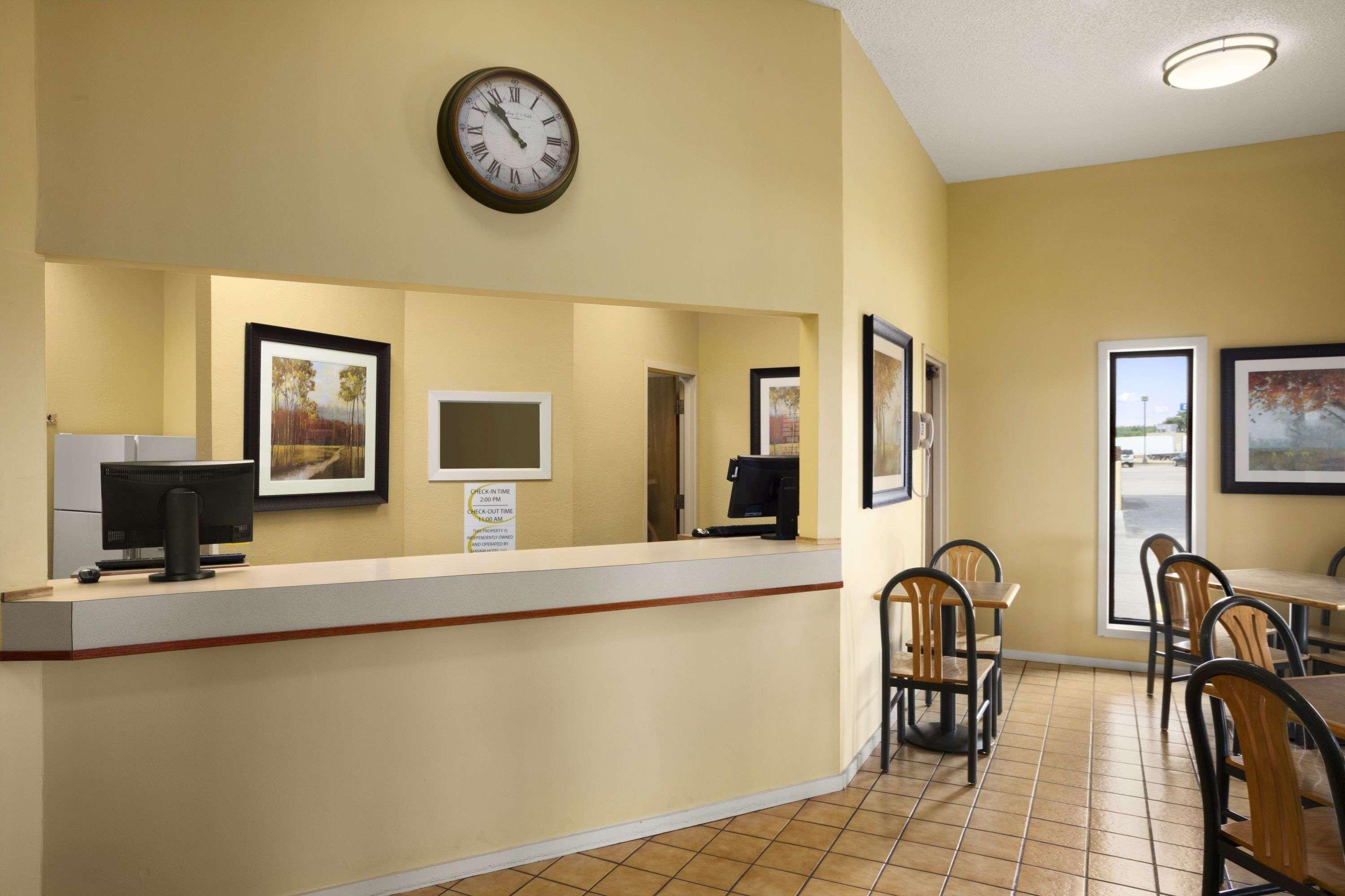 Motel Super 8 By Wyndham Marion Exteriér fotografie